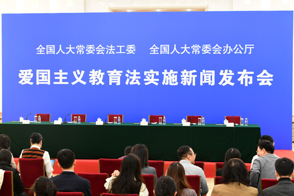 堅(jiān)持“四個(gè)面向”