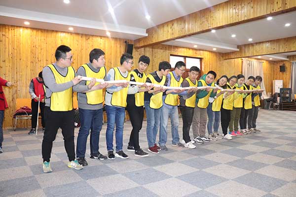 公司拓展訓(xùn)練-搭橋高爾夫小球