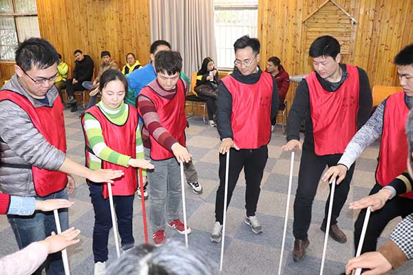 公司拓展訓(xùn)練-撐桿旋轉(zhuǎn)