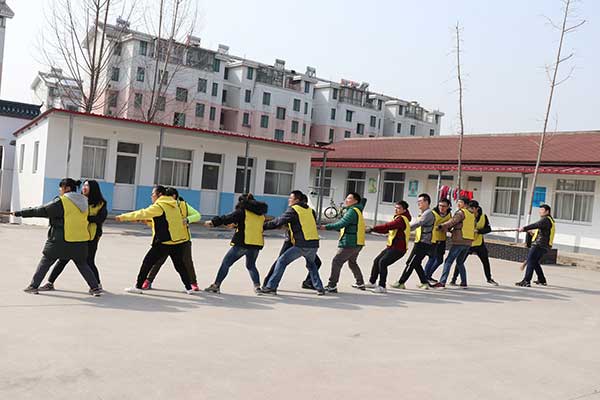 公司拓展訓(xùn)練-拔河比賽